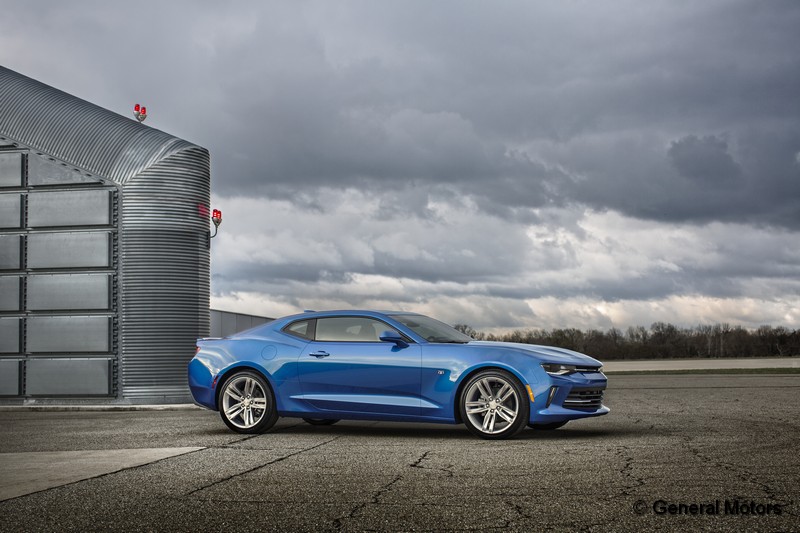 2016-Chevrolet-Camaro-RS-007